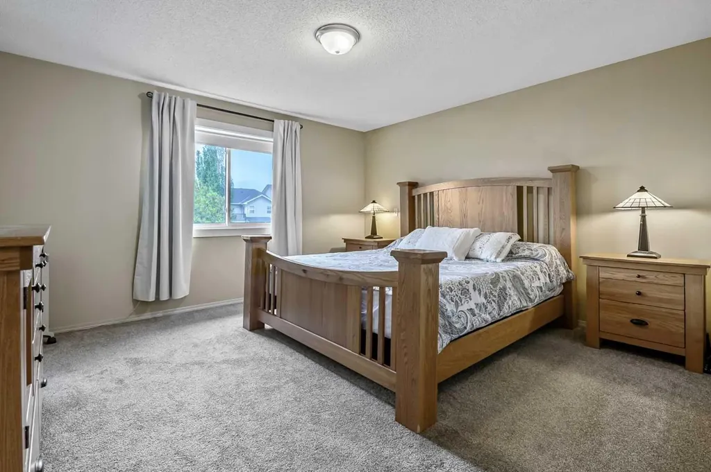 87 Elgin Drive Calgary AB T2Z 4H1