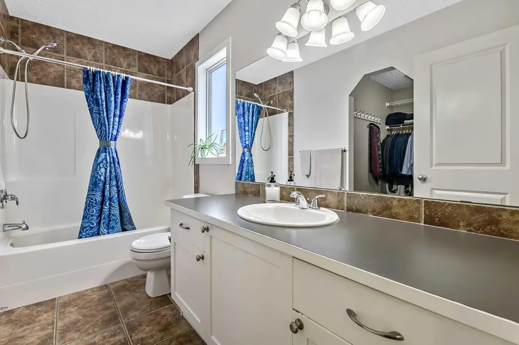87 Elgin Drive Calgary AB T2Z 4H1