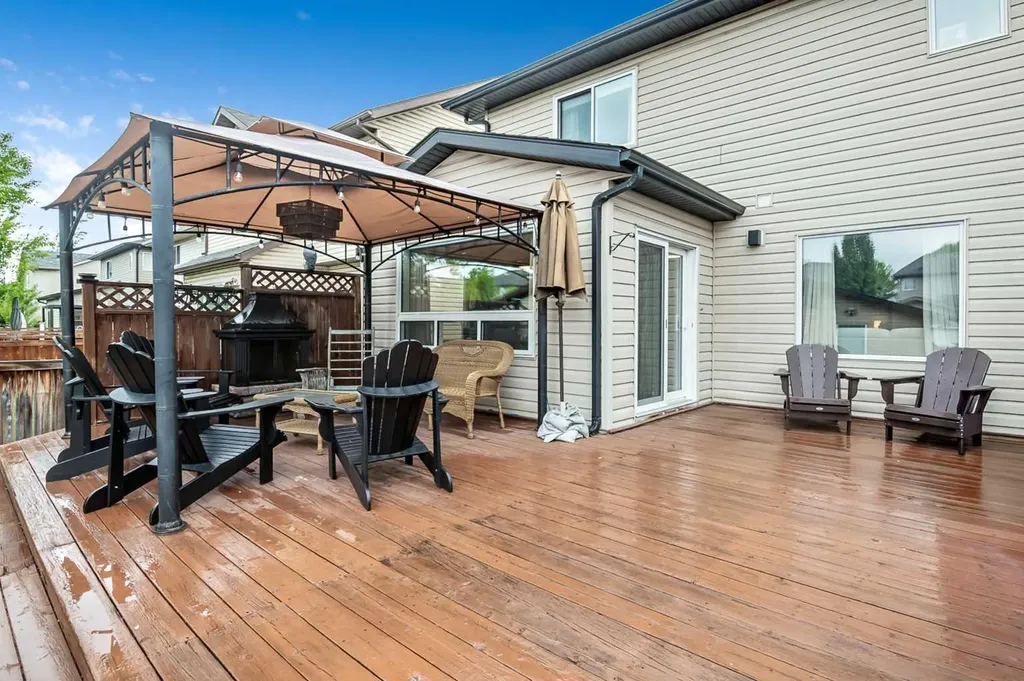 87 Elgin Drive Calgary AB T2Z 4H1