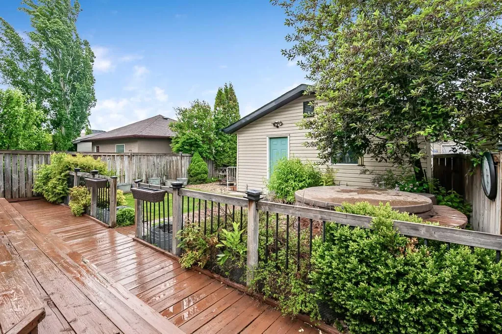 87 Elgin Drive Calgary AB T2Z 4H1