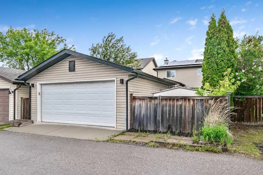 87 Elgin Drive Calgary AB T2Z 4H1