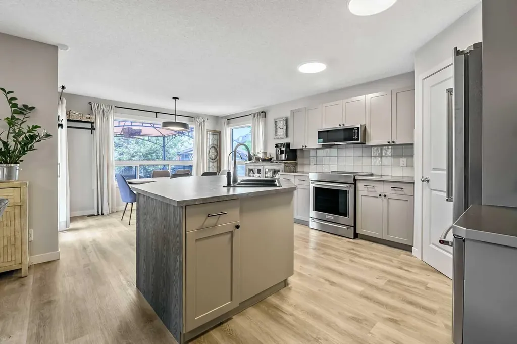87 Elgin Drive Calgary AB T2Z 4H1