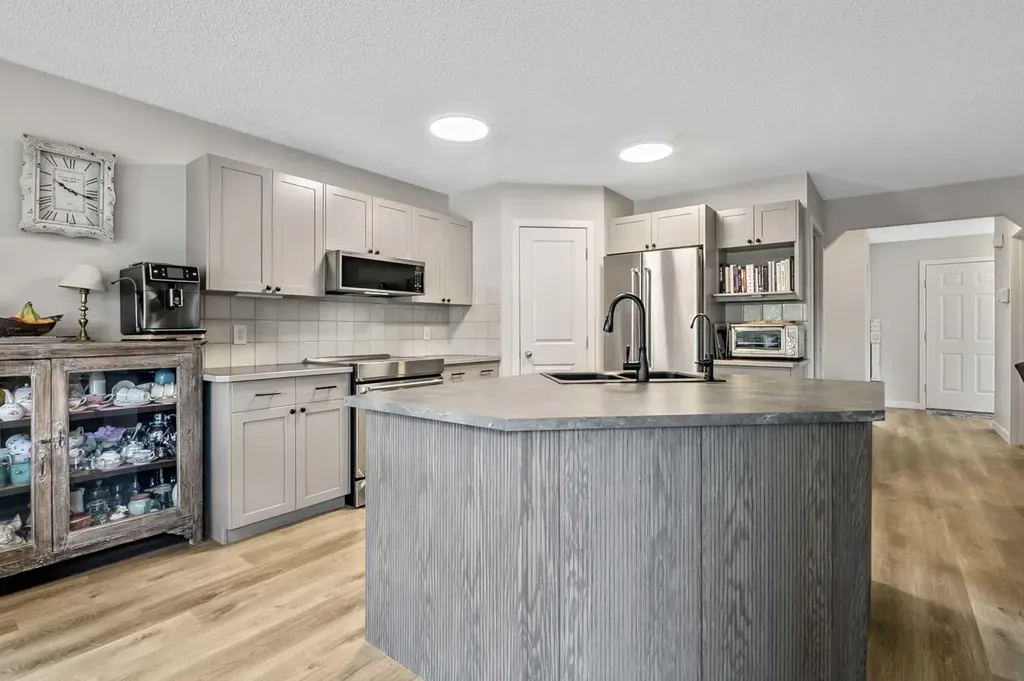 87 Elgin Drive Calgary AB T2Z 4H1