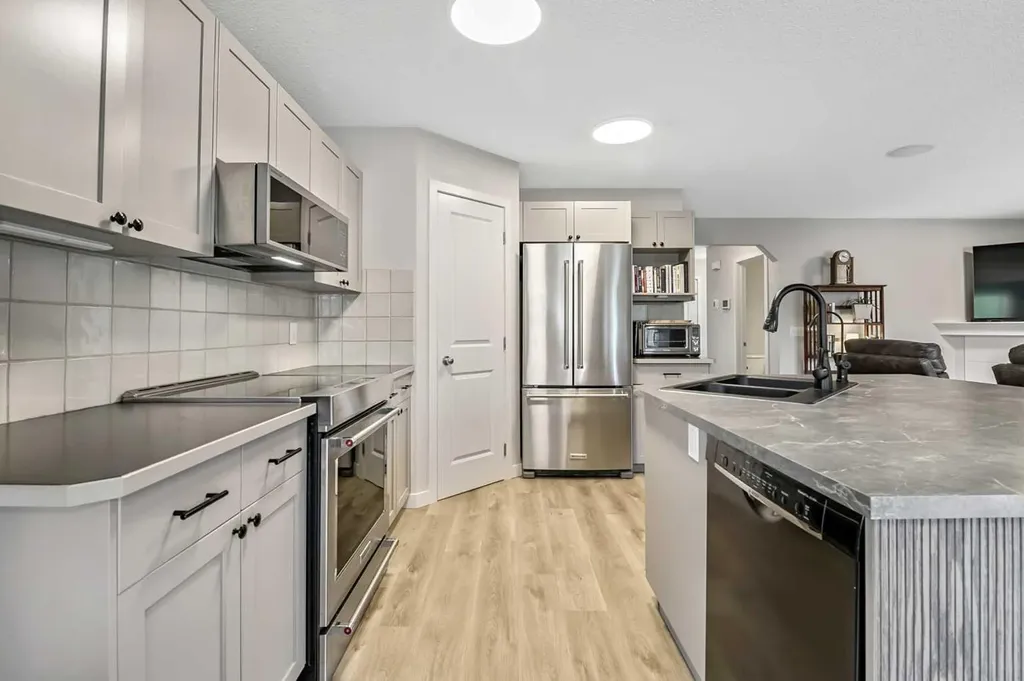 87 Elgin Drive Calgary AB T2Z 4H1