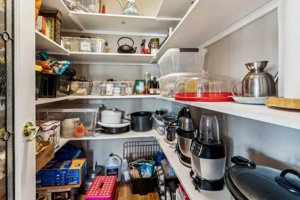 4538 Montgomery Avenue NW Calgary AB T3B 0K9