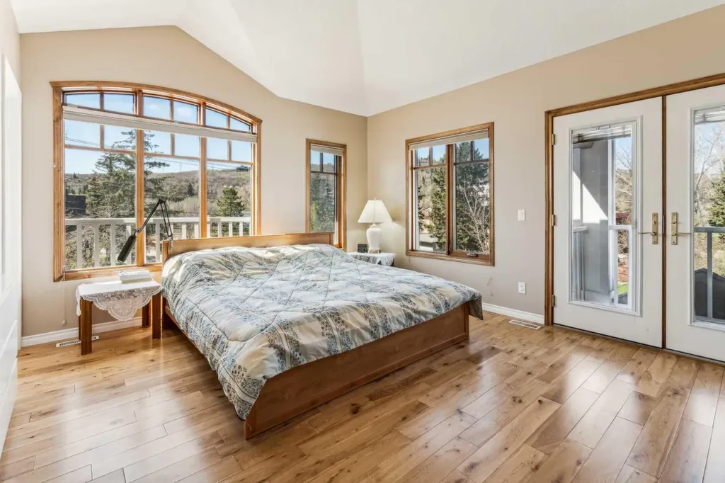 4538 Montgomery Avenue NW Calgary AB T3B 0K9