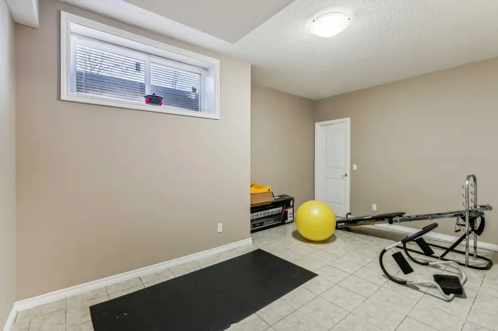 4538 Montgomery Avenue NW Calgary AB T3B 0K9