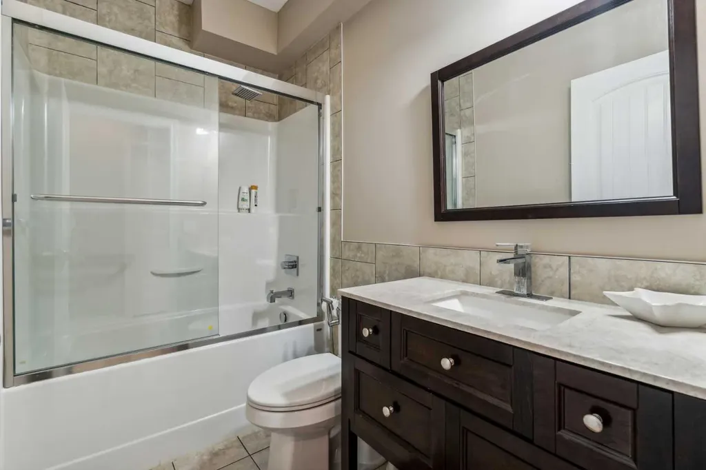 4538 Montgomery Avenue NW Calgary AB T3B 0K9