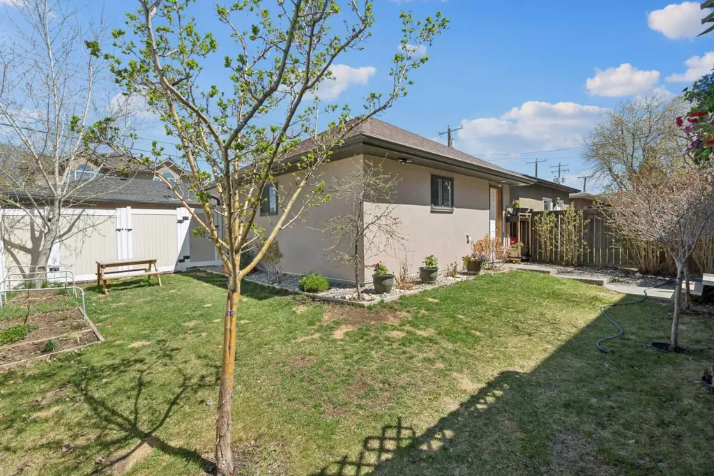 4538 Montgomery Avenue NW Calgary AB T3B 0K9