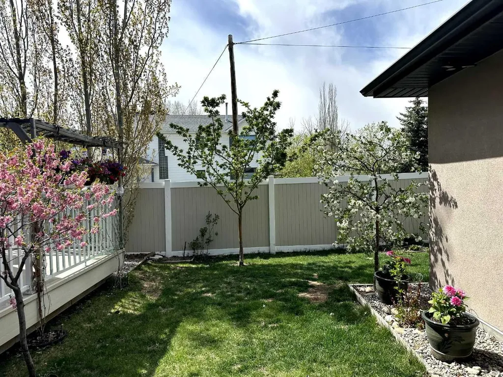 4538 Montgomery Avenue NW Calgary AB T3B 0K9