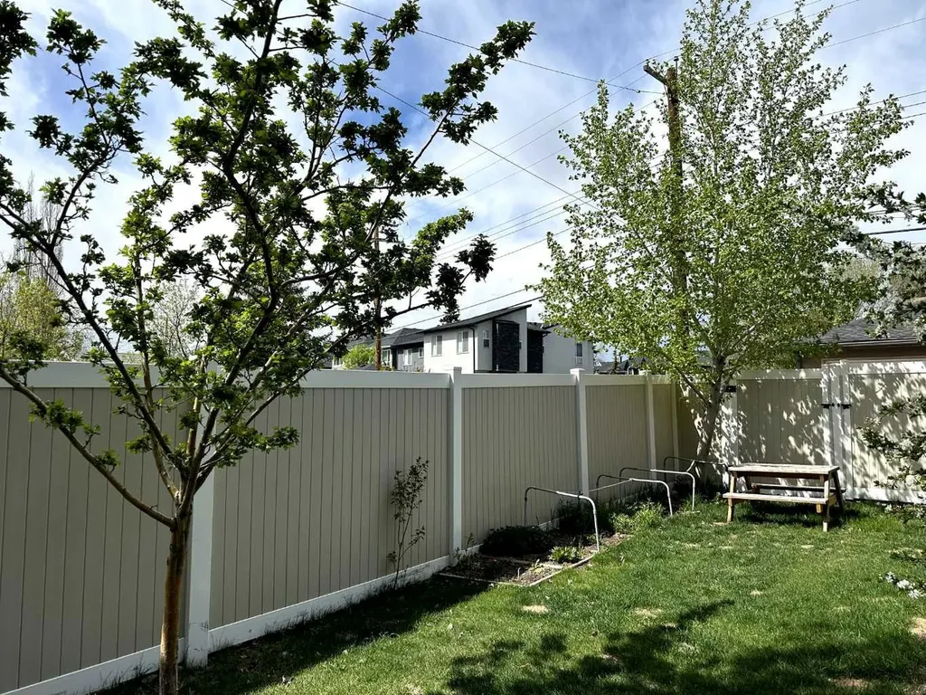 4538 Montgomery Avenue NW Calgary AB T3B 0K9