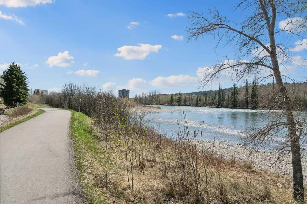 4538 Montgomery Avenue NW Calgary AB T3B 0K9