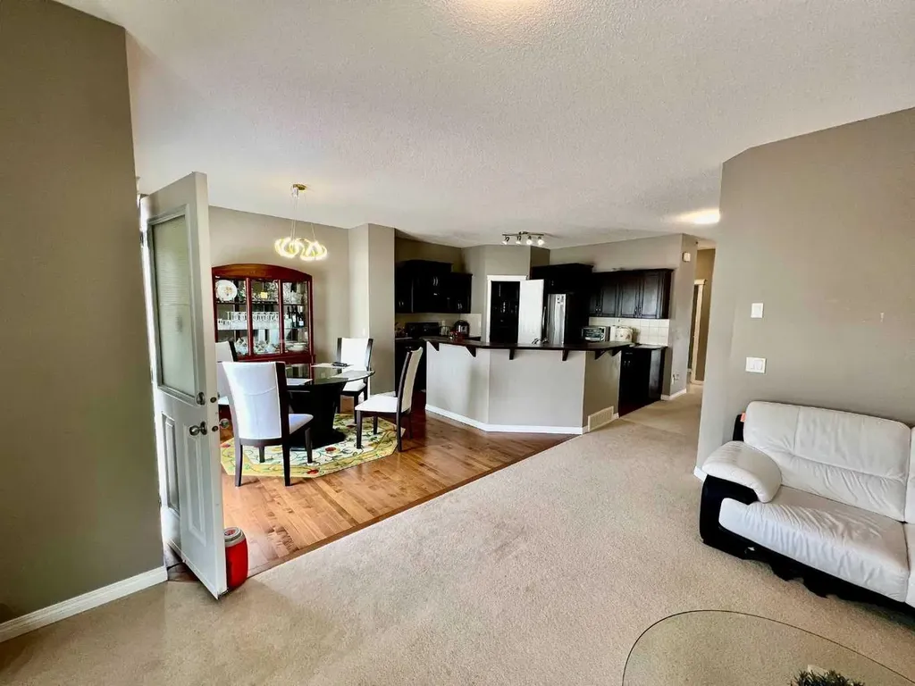 2092 Reunion Boulevard NW Airdrie AB T4B 0J2