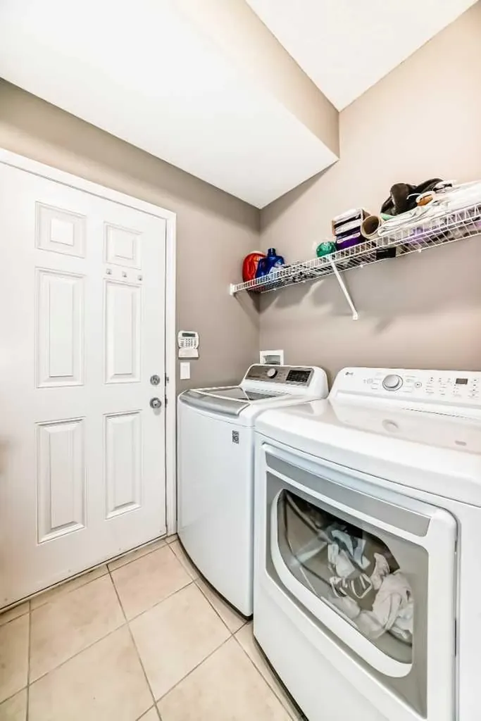 2092 Reunion Boulevard NW Airdrie AB T4B 0J2