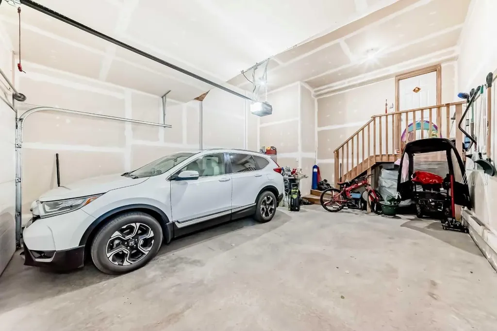 2092 Reunion Boulevard NW Airdrie AB T4B 0J2
