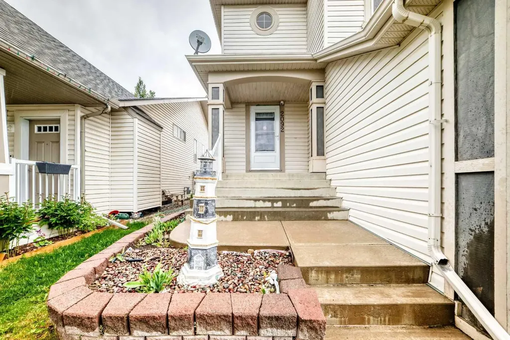 2092 Reunion Boulevard NW Airdrie AB T4B 0J2