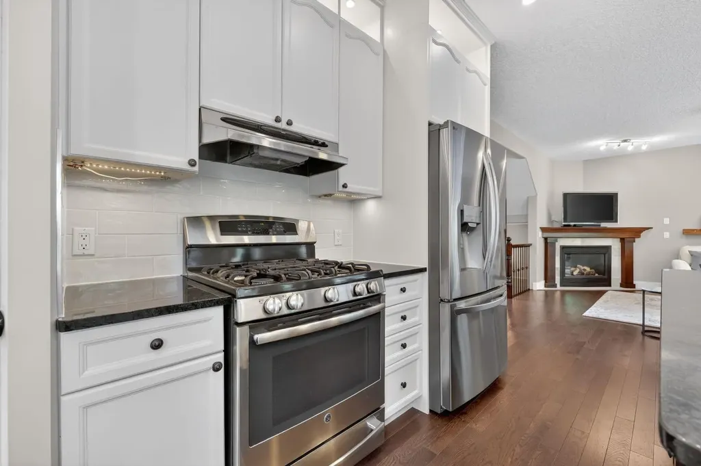 46 Simcrest Manor SW Calgary AB T3H4K2