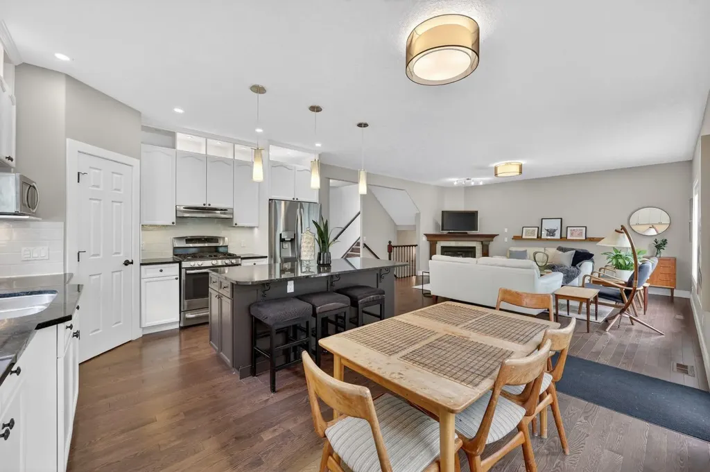 46 Simcrest Manor SW Calgary AB T3H4K2
