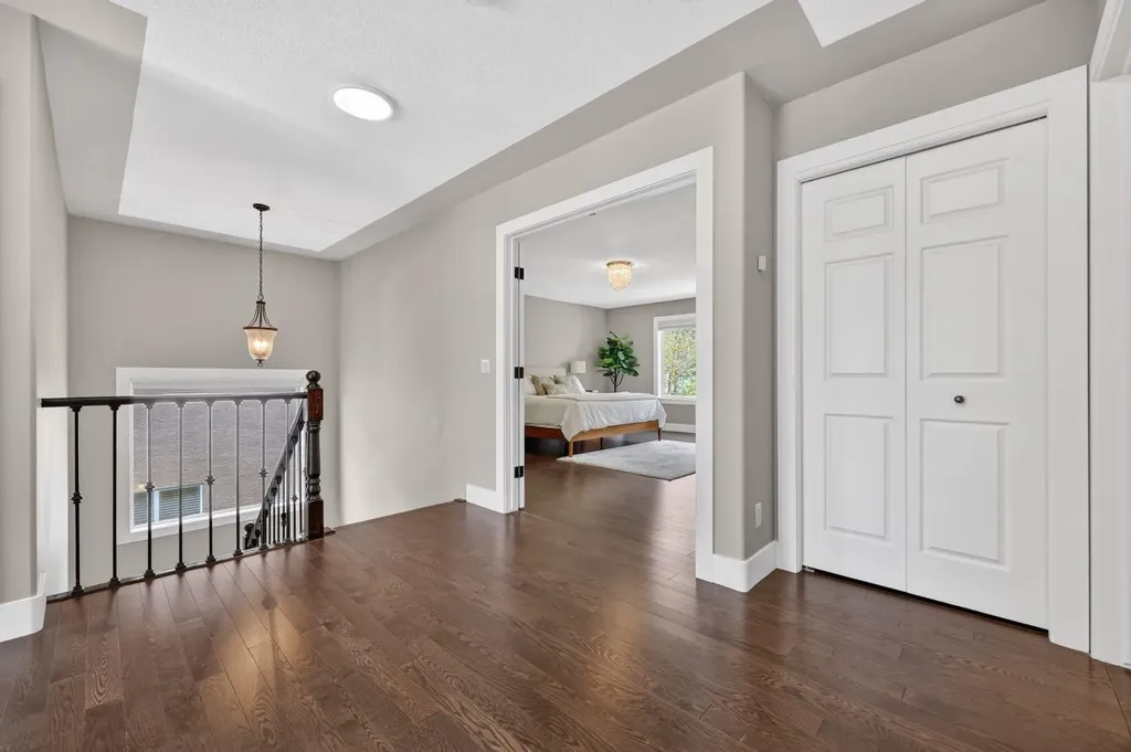 46 Simcrest Manor SW Calgary AB T3H4K2