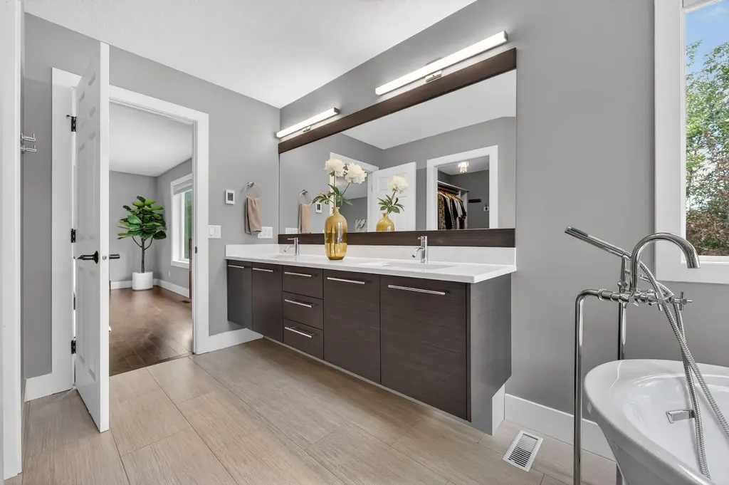 46 Simcrest Manor SW Calgary AB T3H4K2