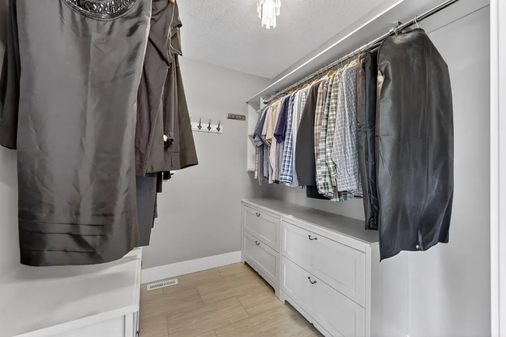 46 Simcrest Manor SW Calgary AB T3H4K2