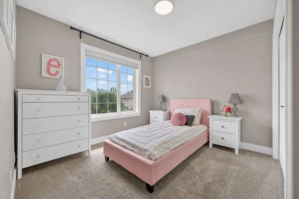 46 Simcrest Manor SW Calgary AB T3H4K2