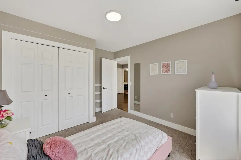 46 Simcrest Manor SW Calgary AB T3H4K2