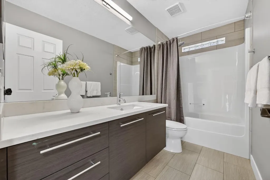 46 Simcrest Manor SW Calgary AB T3H4K2