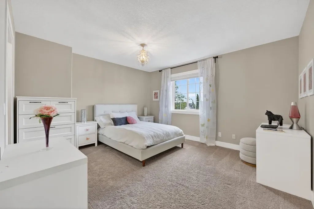 46 Simcrest Manor SW Calgary AB T3H4K2