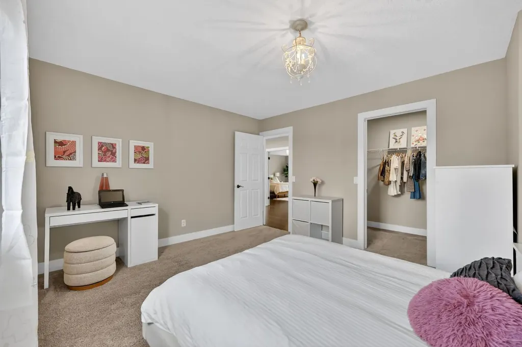46 Simcrest Manor SW Calgary AB T3H4K2