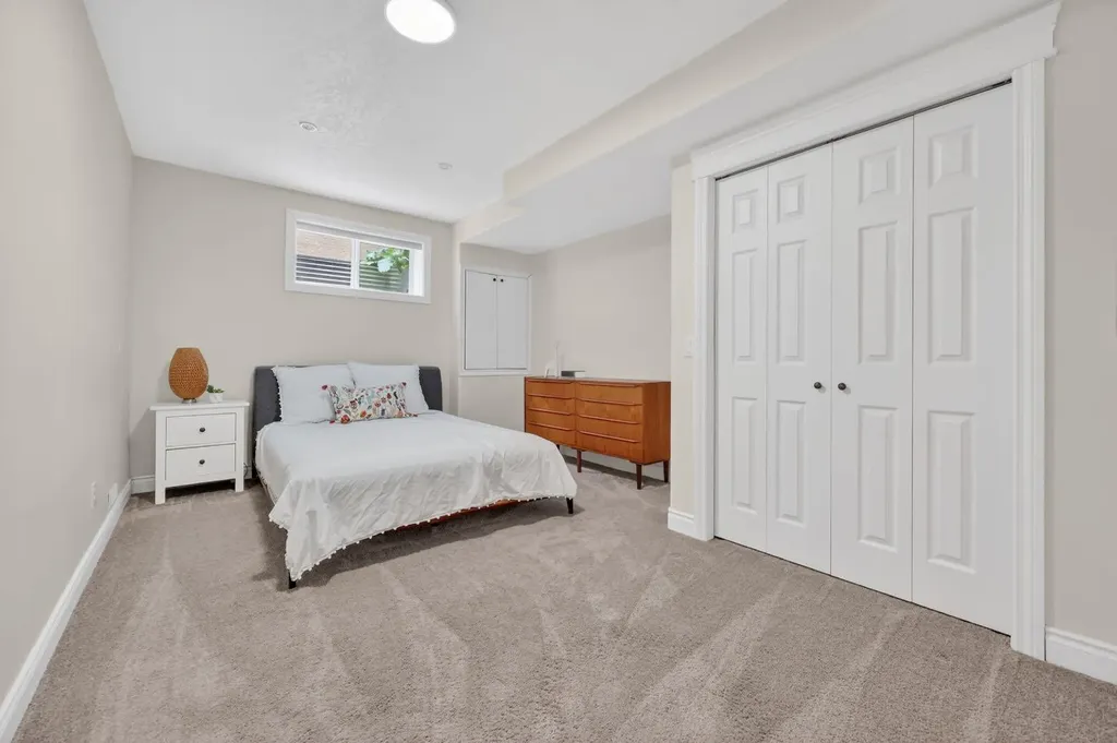 46 Simcrest Manor SW Calgary AB T3H4K2