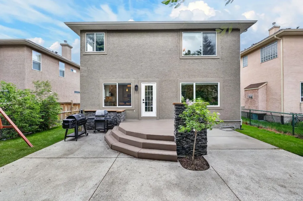 46 Simcrest Manor SW Calgary AB T3H4K2
