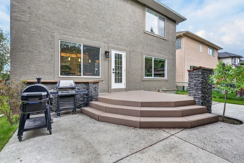 46 Simcrest Manor SW Calgary AB T3H4K2