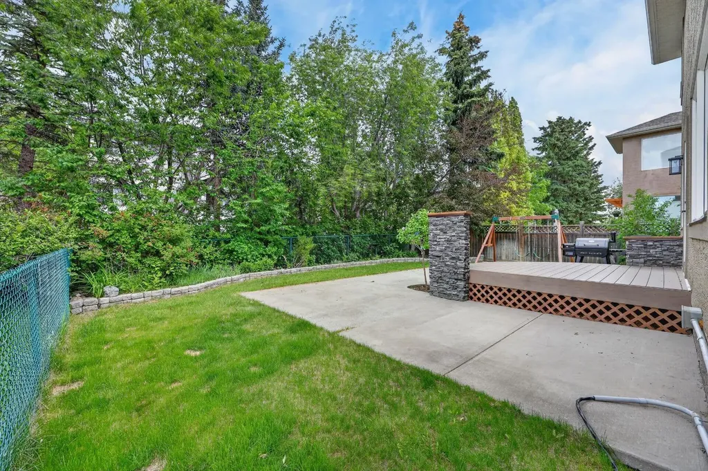 46 Simcrest Manor SW Calgary AB T3H4K2