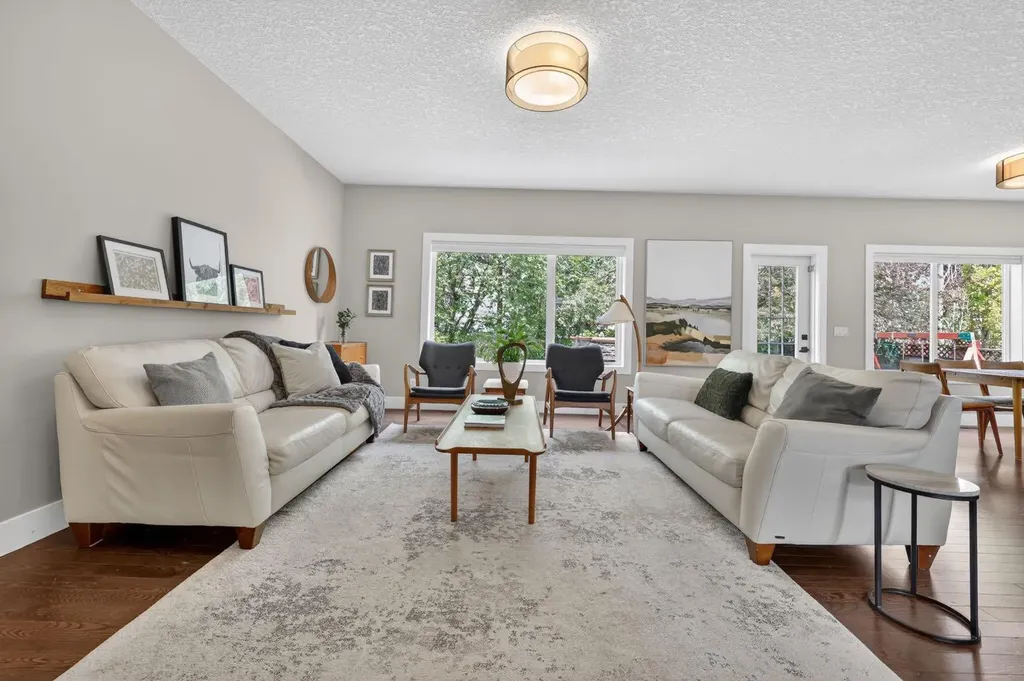 46 Simcrest Manor SW Calgary AB T3H4K2