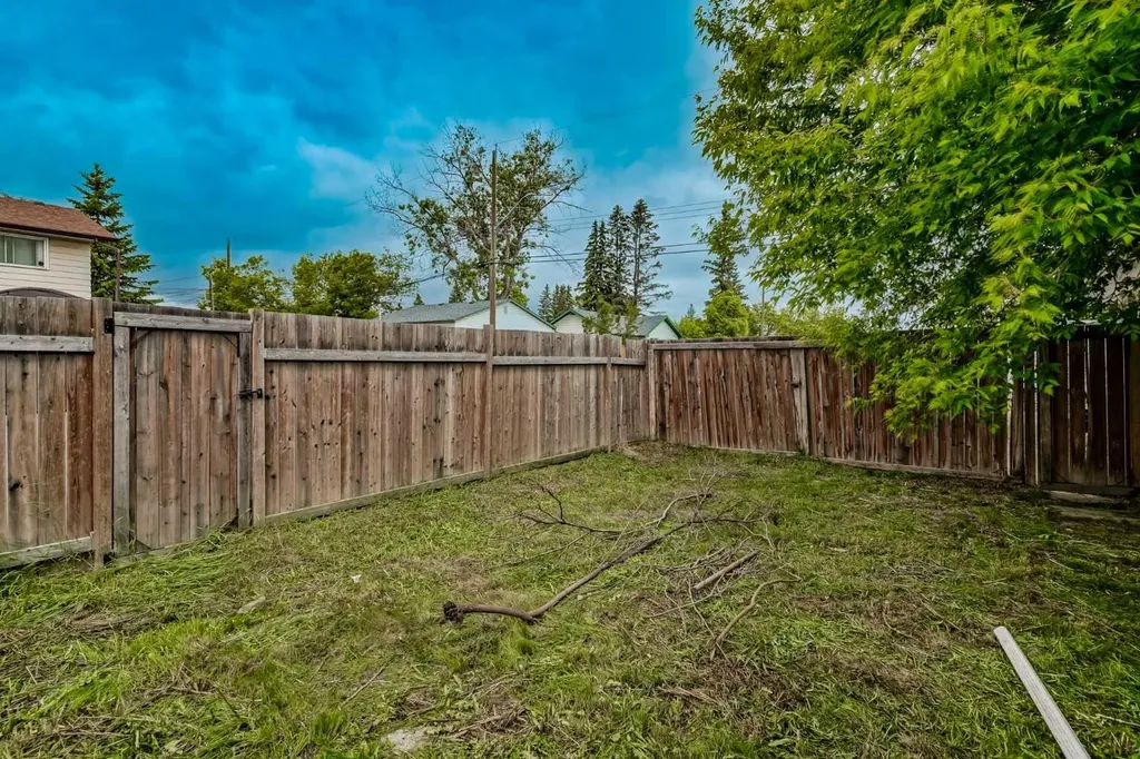 504 1 Avenue NE Airdrie AB T4B 1R1