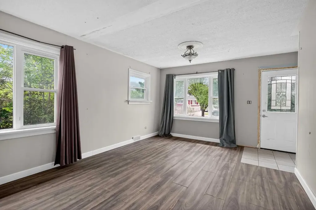 504 1 Avenue NE Airdrie AB T4B 1R1