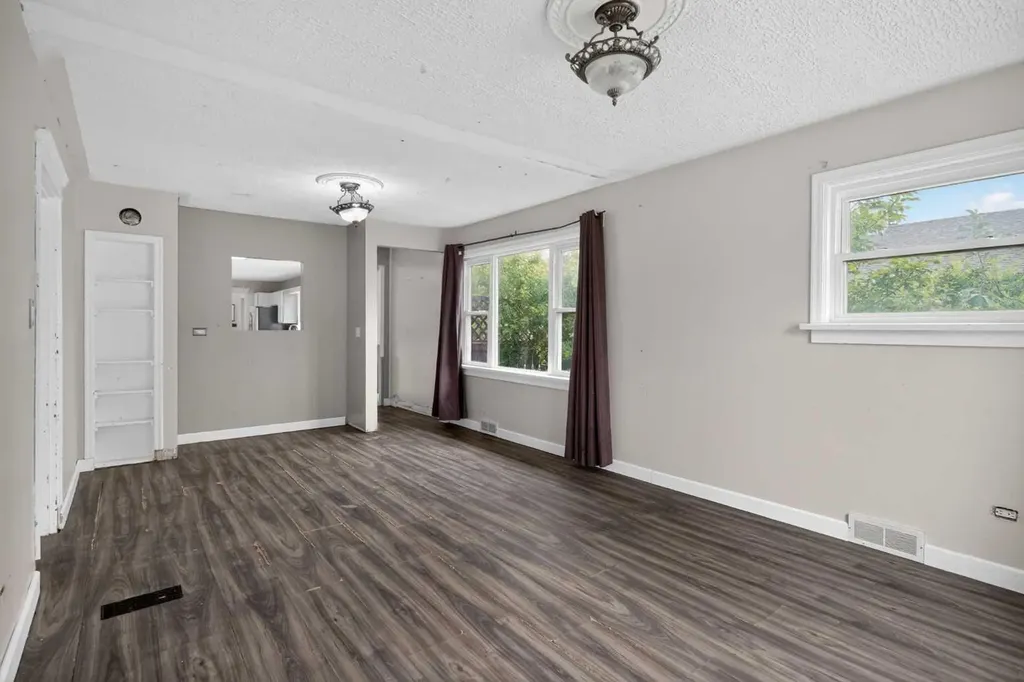 504 1 Avenue NE Airdrie AB T4B 1R1