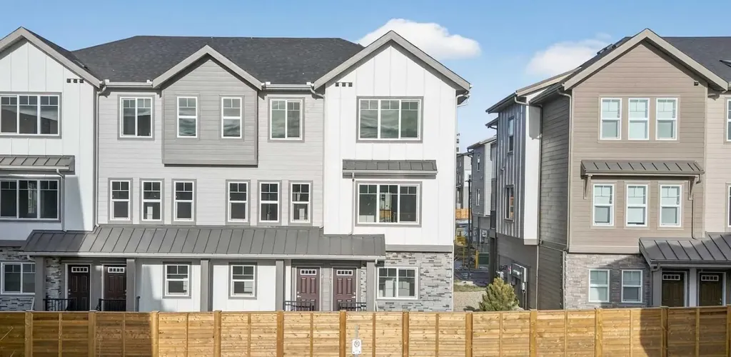 2231 81st Street SW Calgary AB T3H 6M4