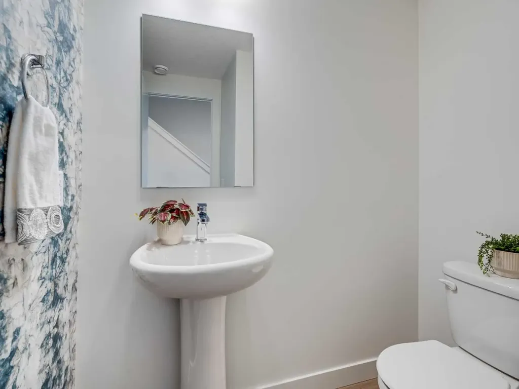 2231 81st Street SW Calgary AB T3H 3V8