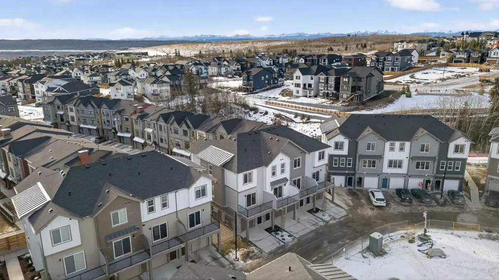 2231 81st Street SW Calgary AB T3H 3V8