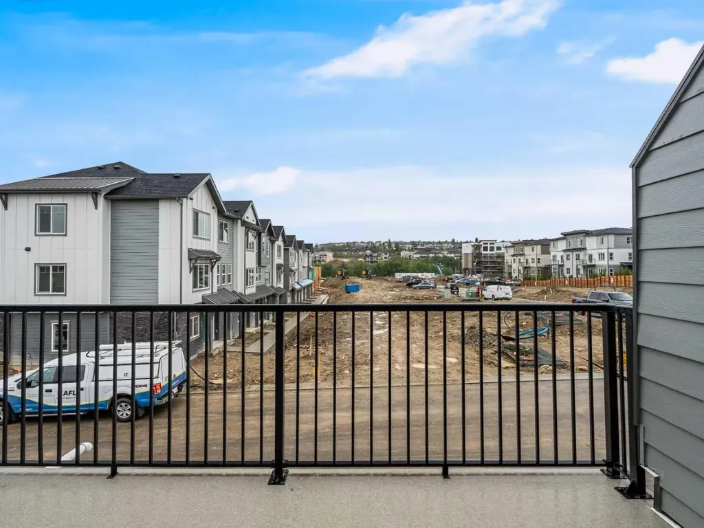 2231 81st Street SW Calgary AB T3H 3V8