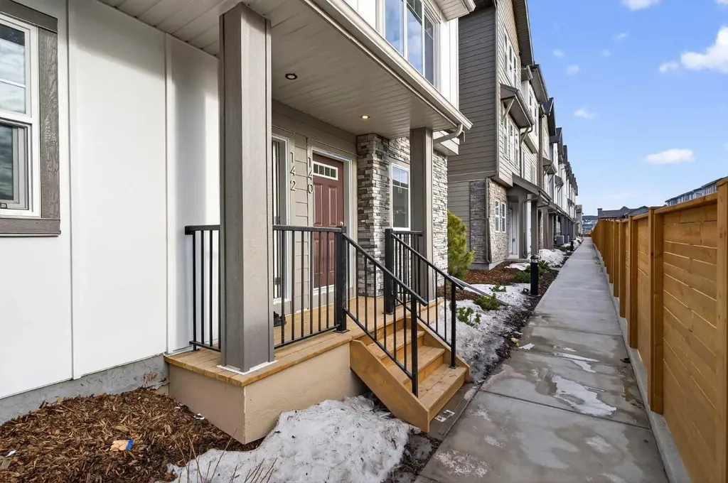 2231 81st Street SW Calgary AB T3H 3V8
