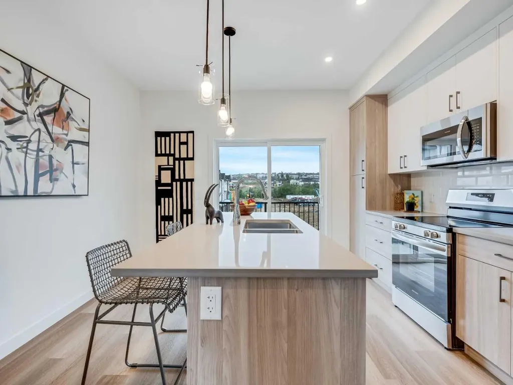 2231 81st Street SW Calgary AB T3H 3V8