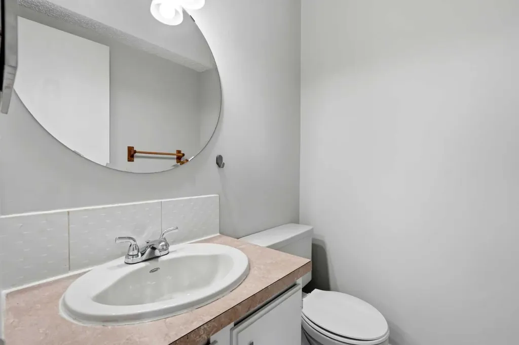 740 Bracewood Drive SW Calgary AB T2W 3N3