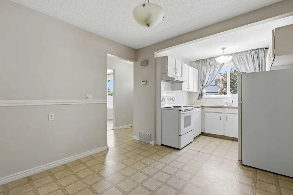 740 Bracewood Drive SW Calgary AB T2W 3N3
