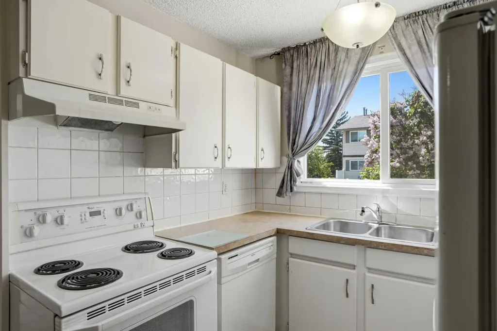 740 Bracewood Drive SW Calgary AB T2W 3N3