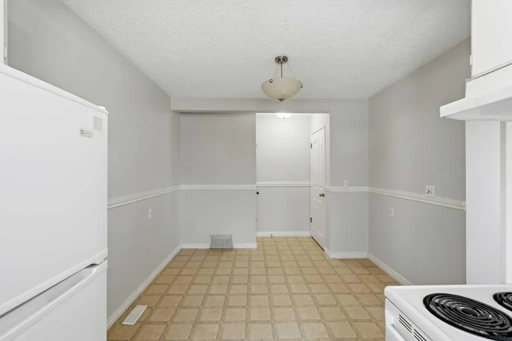 740 Bracewood Drive SW Calgary AB T2W 3N3