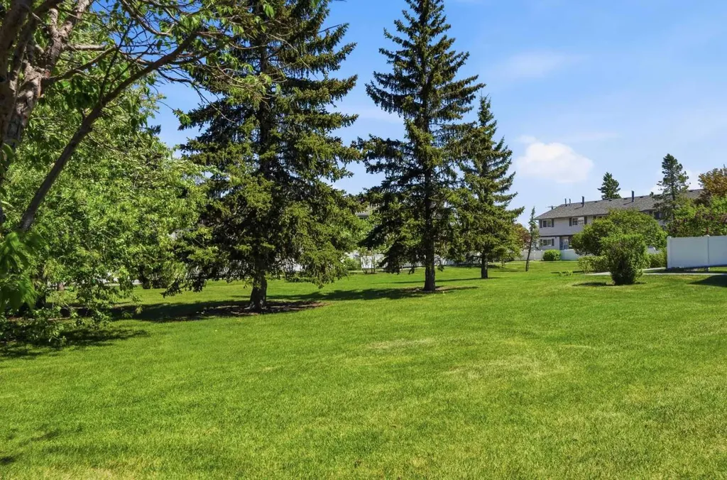 740 Bracewood Drive SW Calgary AB T2W 3N3