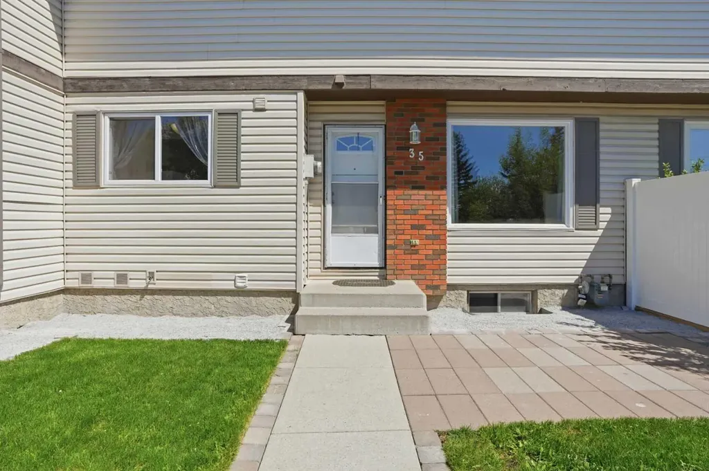 740 Bracewood Drive SW Calgary AB T2W 3N3